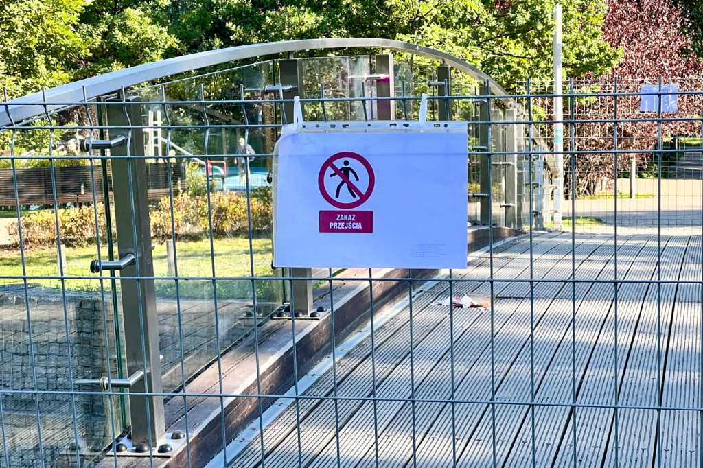 Mostek w parku Przy Bażantarni wyłączony z użytku!