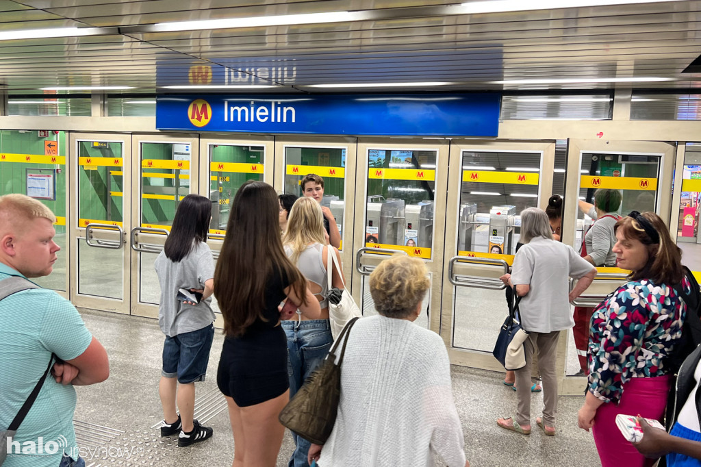 Metro nie jeździło. Awaria pociągu na Imielinie
