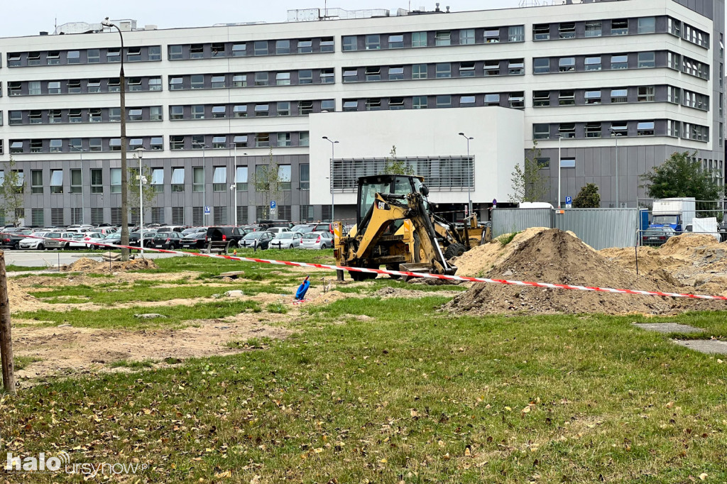 Budowa fontanny i skwerku za urzędem dzielnicy