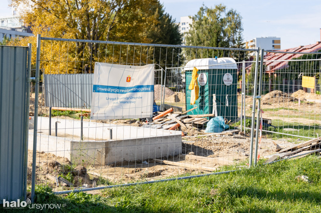 Budowa fontanny i skwerku za urzędem dzielnicy