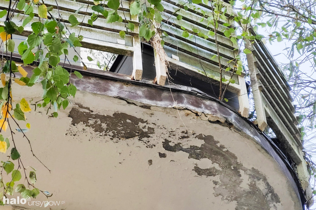 Kabaty: Rozpadające się balkony straszą przechodniów!
