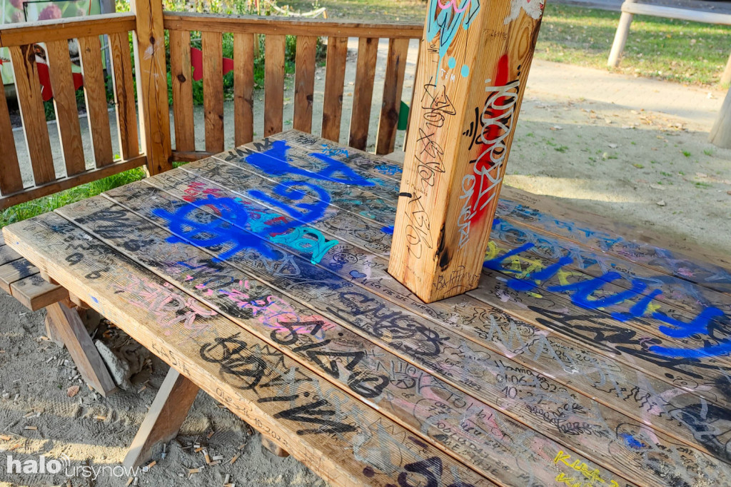 Zdewastowany Park Motyli na Kabatach