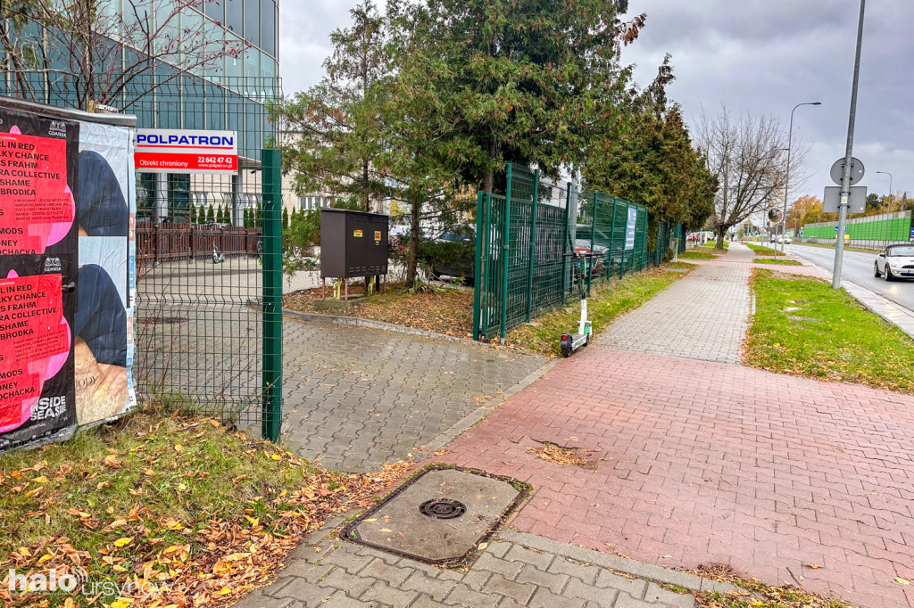 Chodnik przed szkołą przy ul. Poleczki