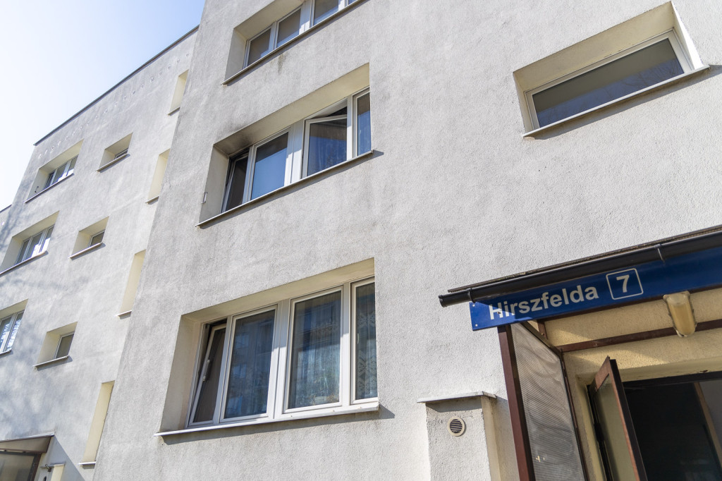 Pożar na Hirszfelda. Strażacy nie mogli dojechać