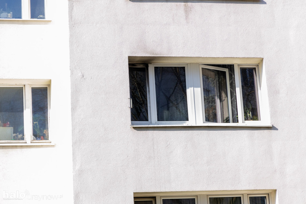 Pożar na Hirszfelda. Strażacy nie mogli dojechać