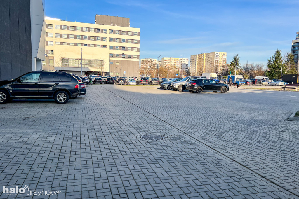 Parking przy UCK 