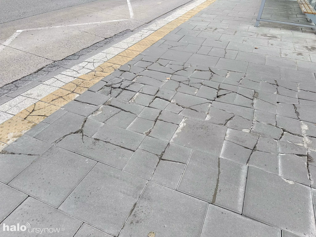 Nowy chodnik już zniszczony! Kto go tak połamał?