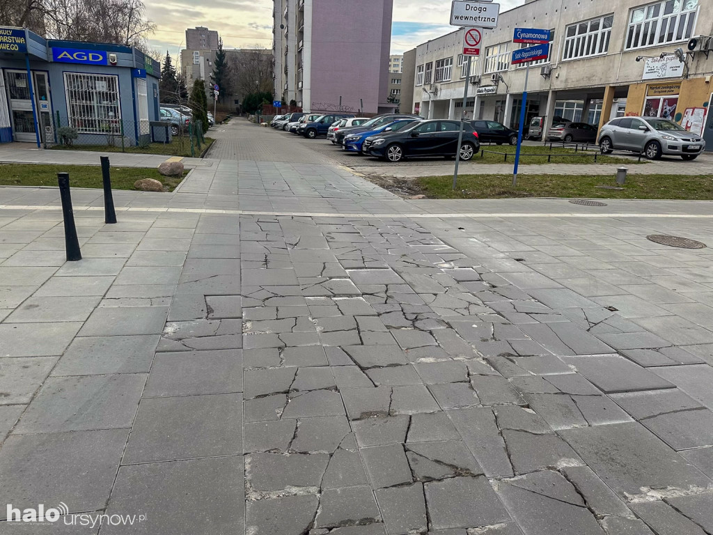 Nowy chodnik już zniszczony! Kto go tak połamał?