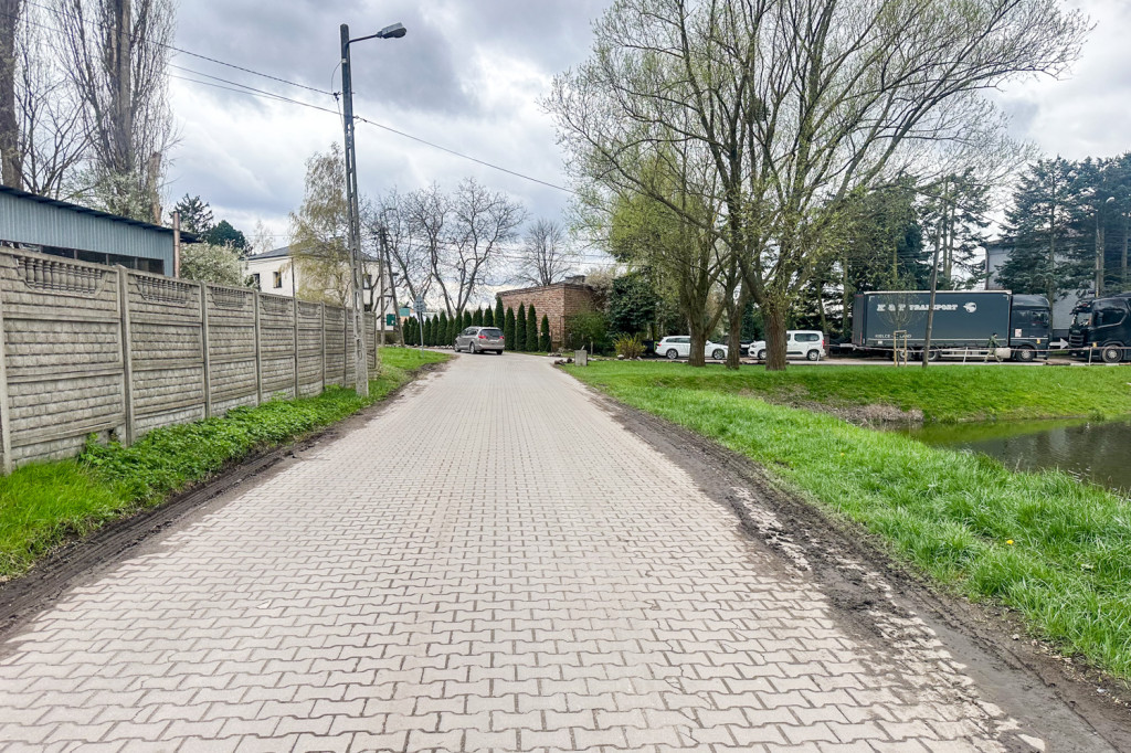 Zniszczone pobocza na ul. Pozytywki