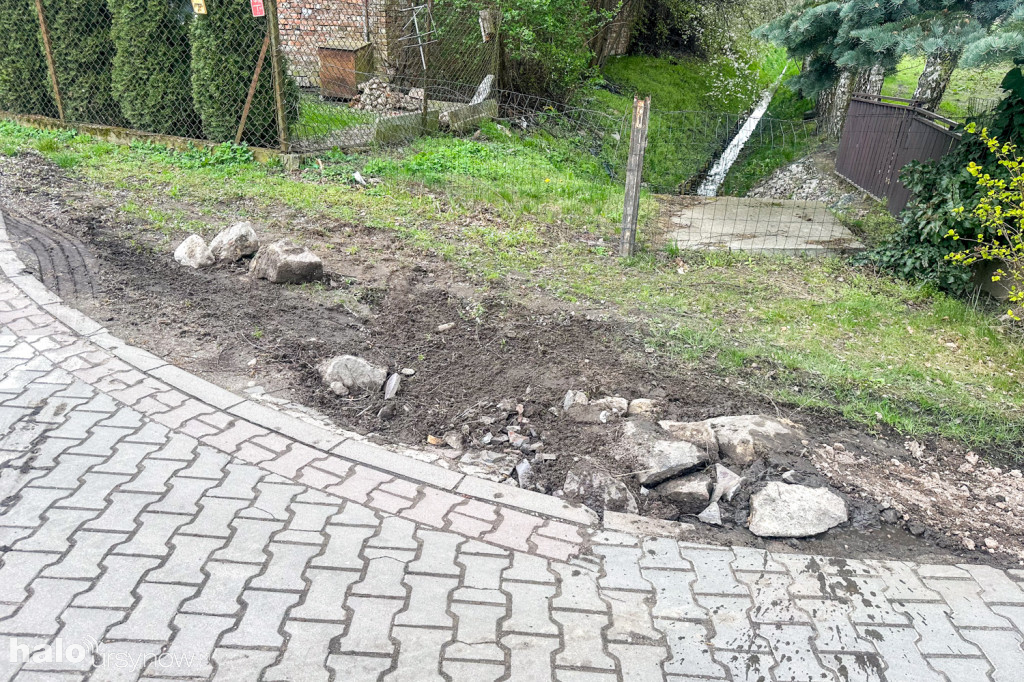 Zniszczone pobocza na ul. Pozytywki