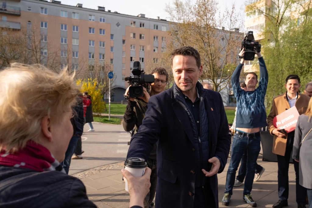 Trzaskowski rozdawał kawę na Kabatach. Dziękował za wybory