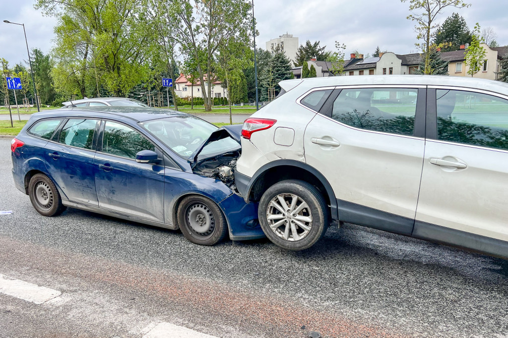 Zderzenie dwóch aut na Rodowicza 'Anody'