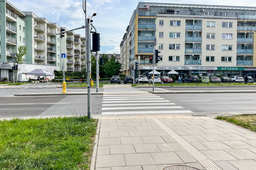 Problematyczne przejście dla pieszych na al. KEN