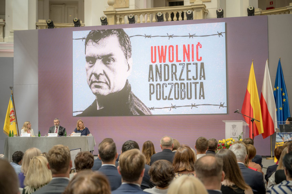 Uroczysta sesja Rady Warszawy w przeddzień rocznicy