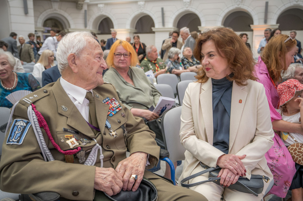 Uroczysta sesja Rady Warszawy w przeddzień rocznicy