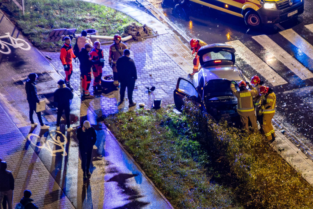 Wypadek na skrzyżowaniu alei KEN i Wasilkowskiego