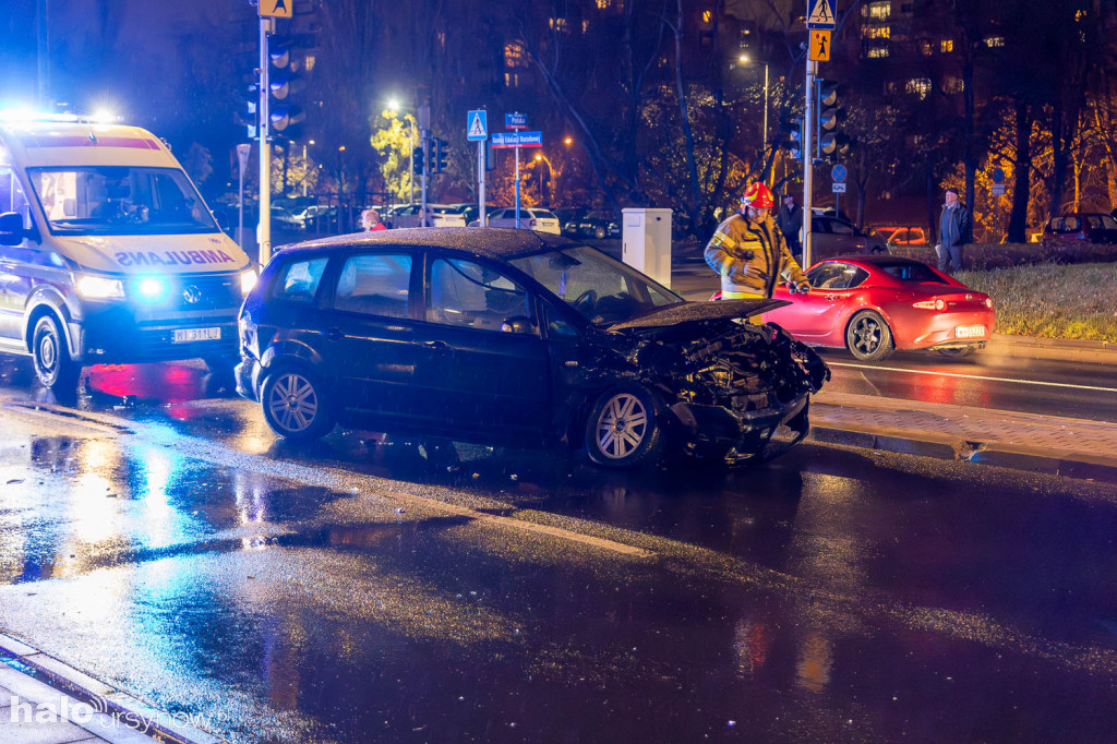 Wypadek na skrzyżowaniu alei KEN i Wasilkowskiego