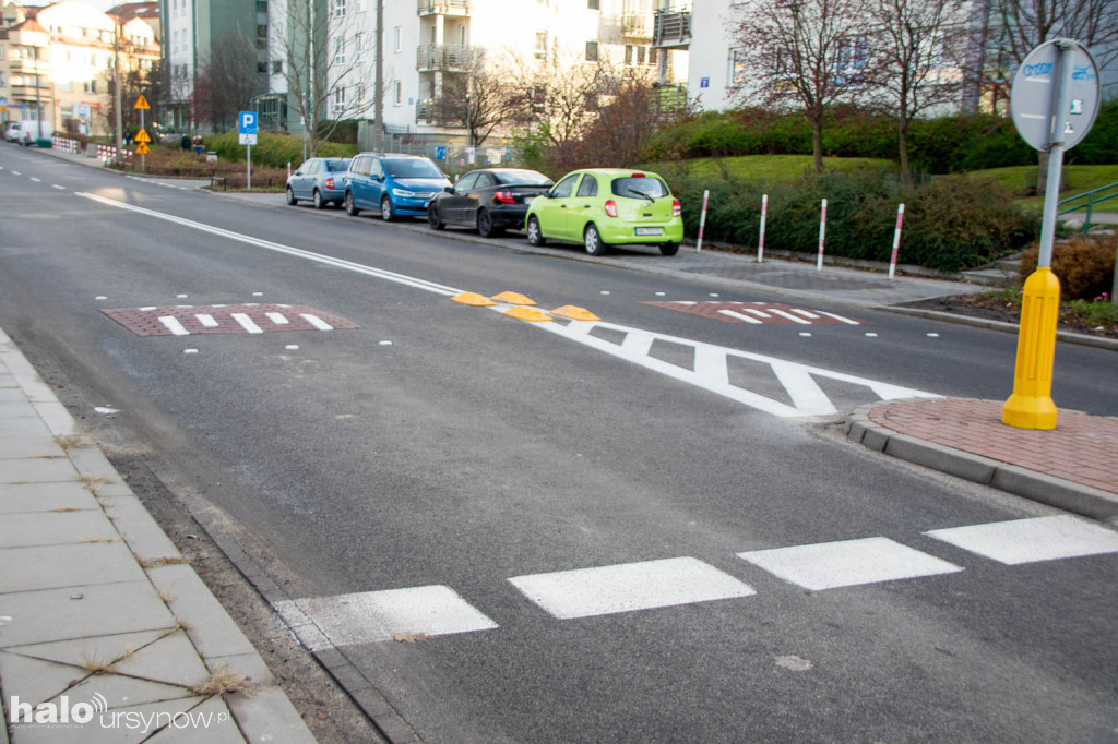 Progi zwalniające na Kiedacza zaskakują kierowców