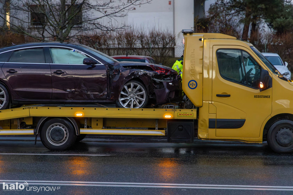 Kolizja na Stryjeńskich. Bentley zderzył się z audi