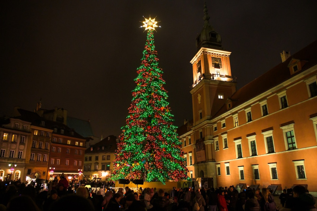 Rozbłysły choinka i iluminacja w centrum Warszawy