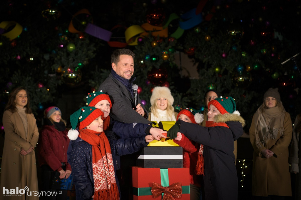 Rozbłysły choinka i iluminacja w centrum Warszawy