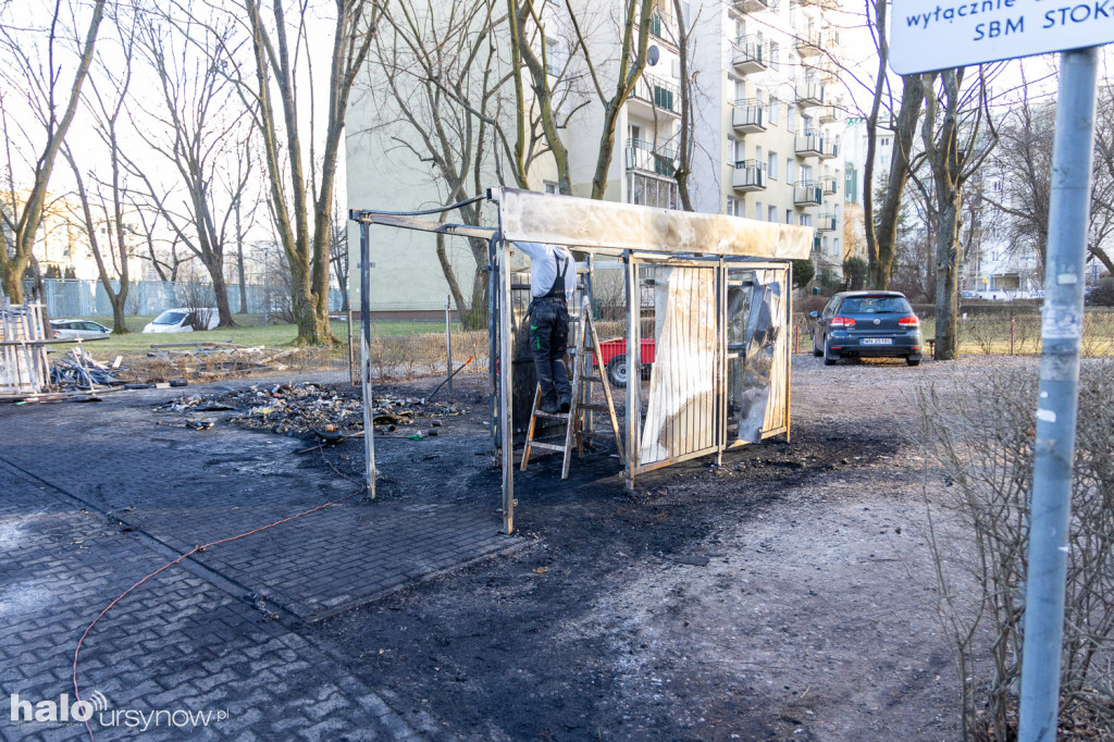 Pożar altanki. 9 aut uszkodzonych