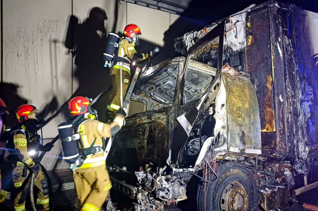 Pożar ciężarówki w tunelu POW na Ursynowie