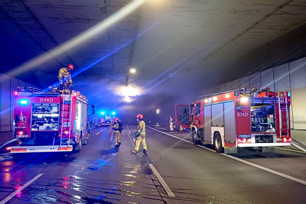 Pożar ciężarówki w tunelu POW na Ursynowie