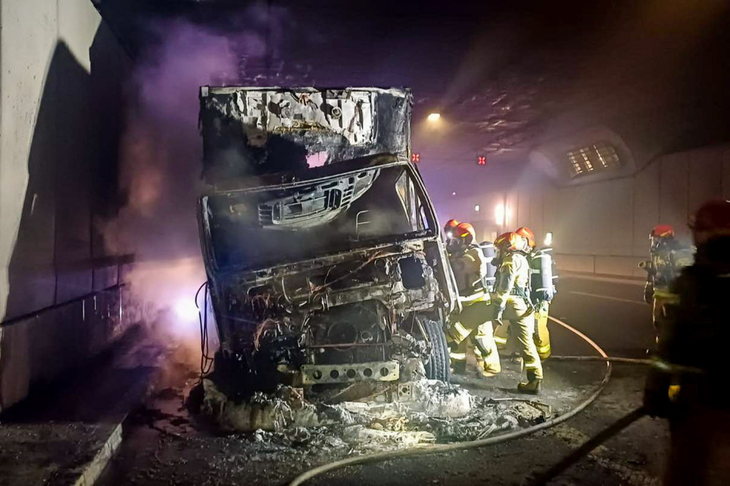 Pożar ciężarówki w tunelu POW na Ursynowie