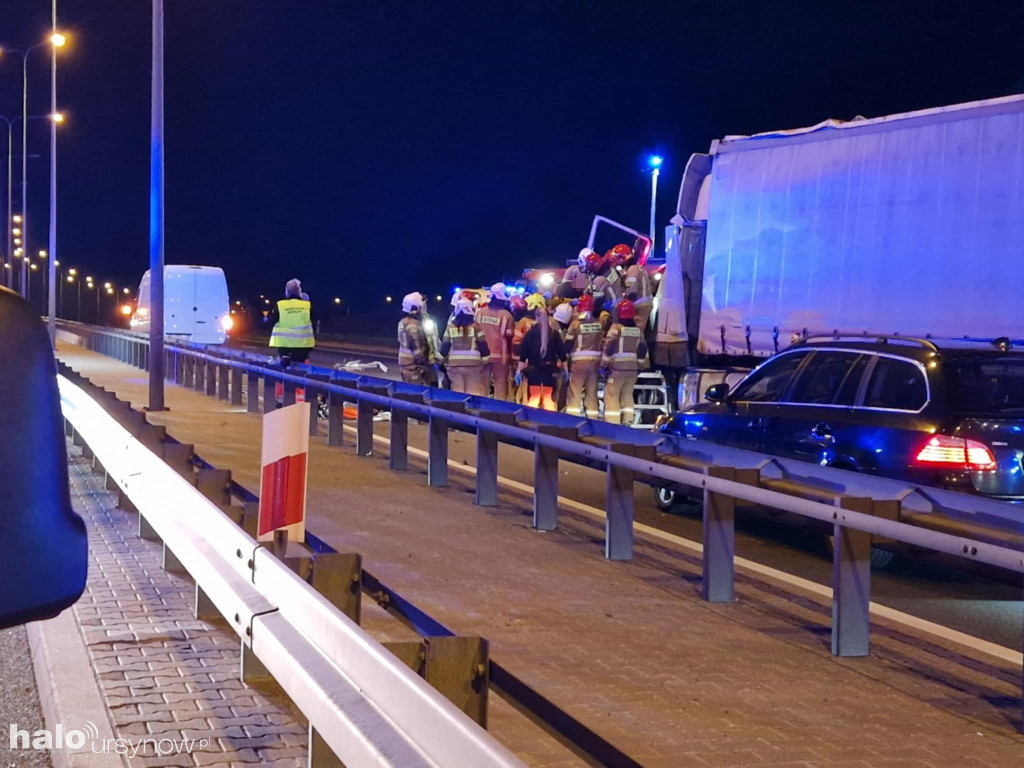 Autokar wypadł z drogi. Dwa wypadki na S2