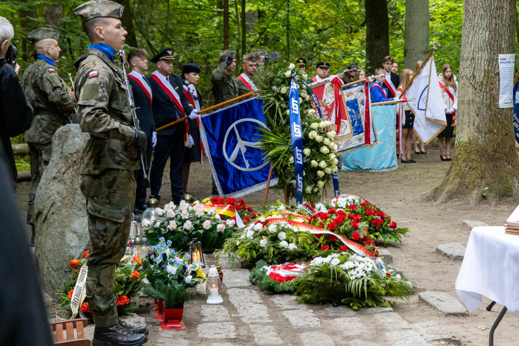 Uroczystości 38. rocznicy katastrofy w Lesie Kabackim