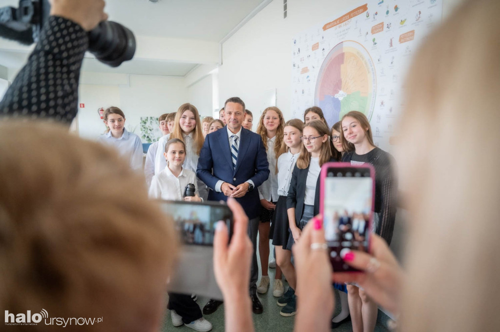 Prezydent Trzaskowski w szkole na Ursynowie