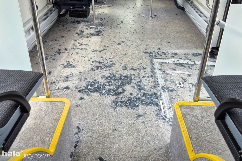 Wyjeżdżała z zatoczki, uderzyła w autobus
