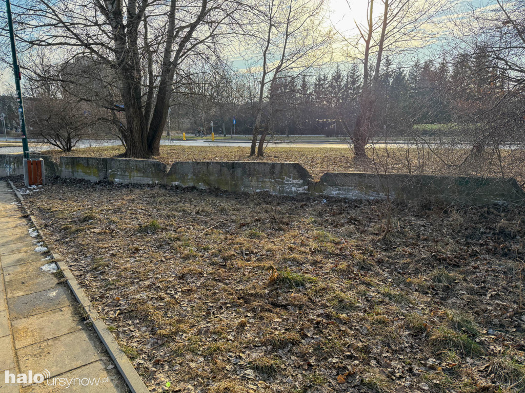 Co to za murek przy Nowoursynowskiej?