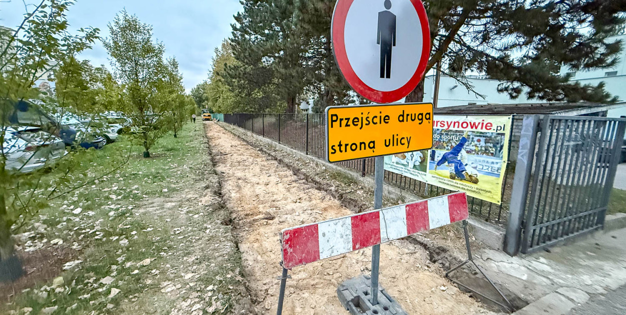 Ruszył remont chodnika przy Stryjeńskich na Ursynowie