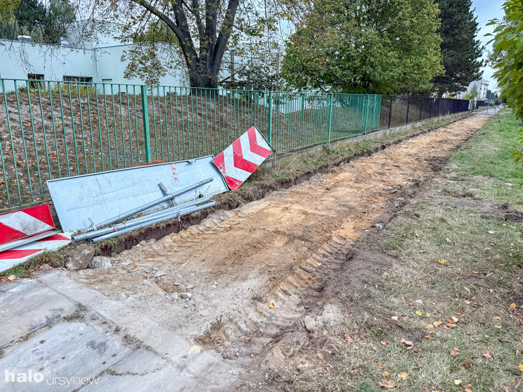 Ruszył remont chodnika przy Stryjeńskich na Ursynowie