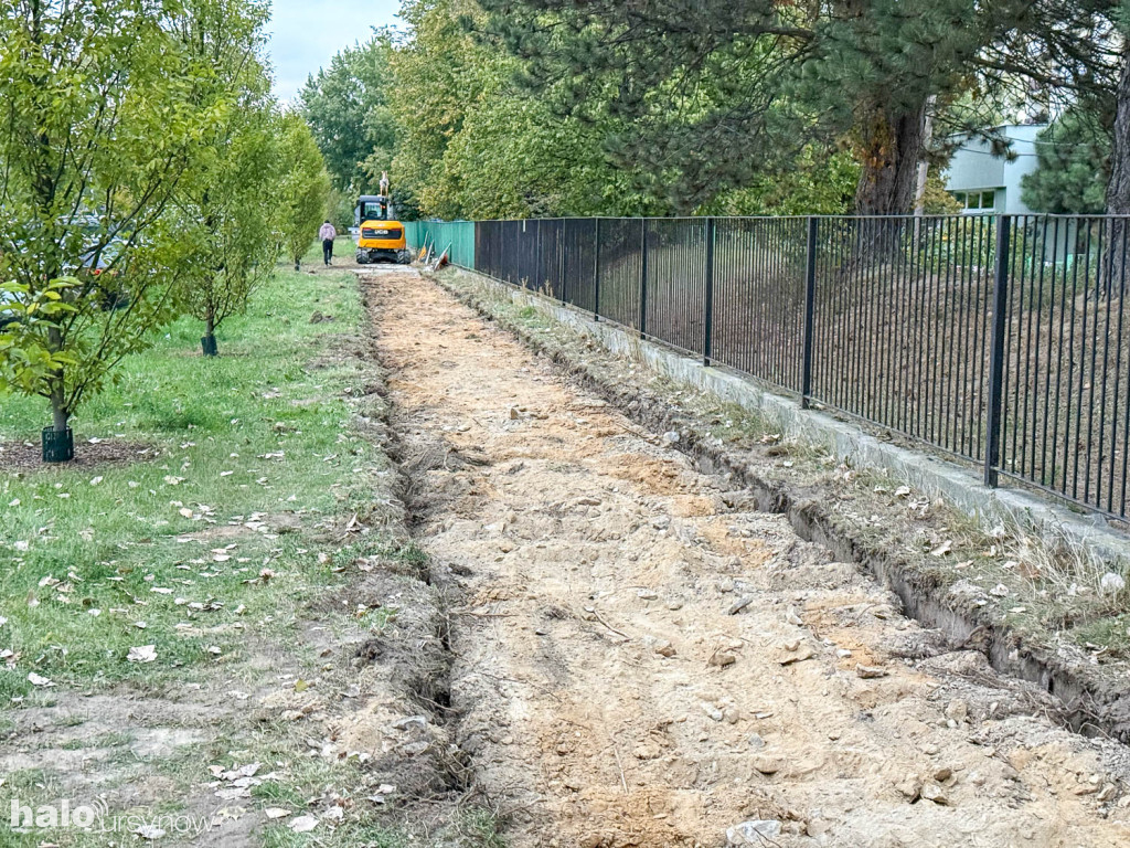 Ruszył remont chodnika przy Stryjeńskich na Ursynowie