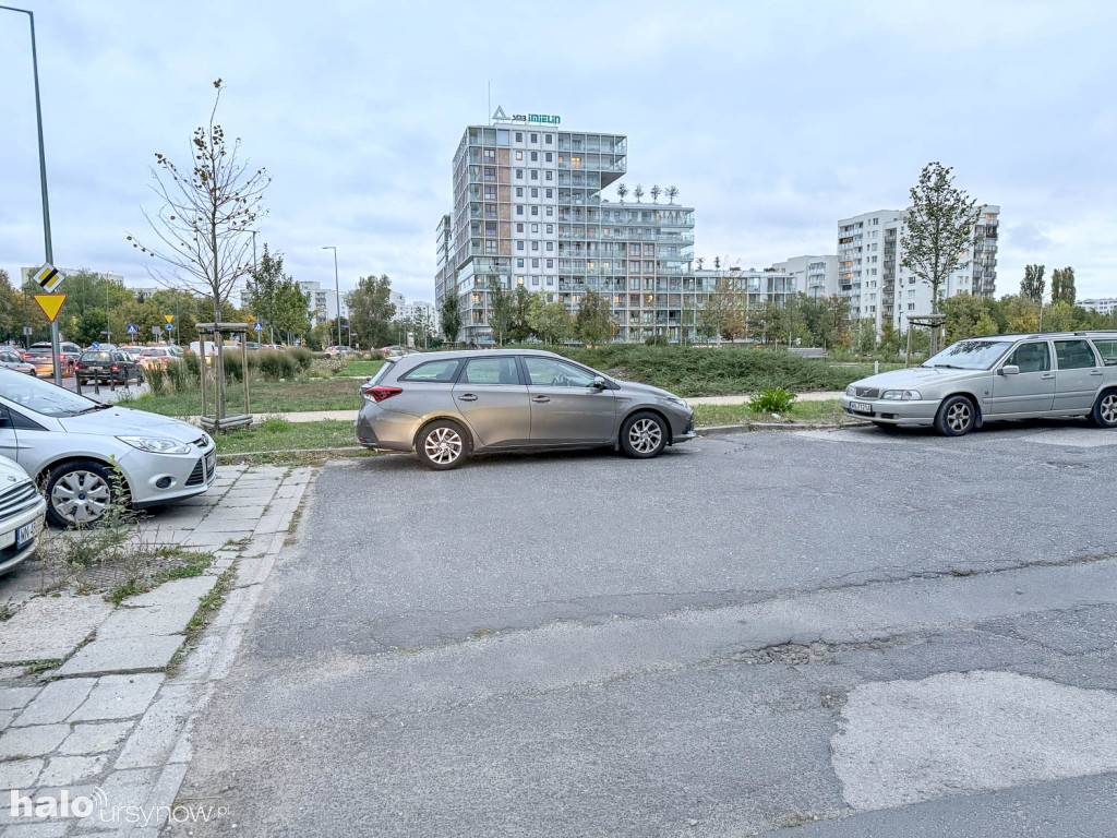 Ruszył remont chodnika przy Stryjeńskich na Ursynowie