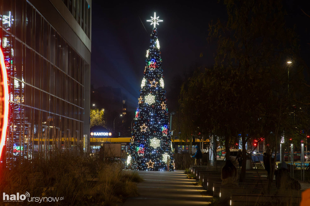 Ursynowski ratusz w świątecznej odsłonie