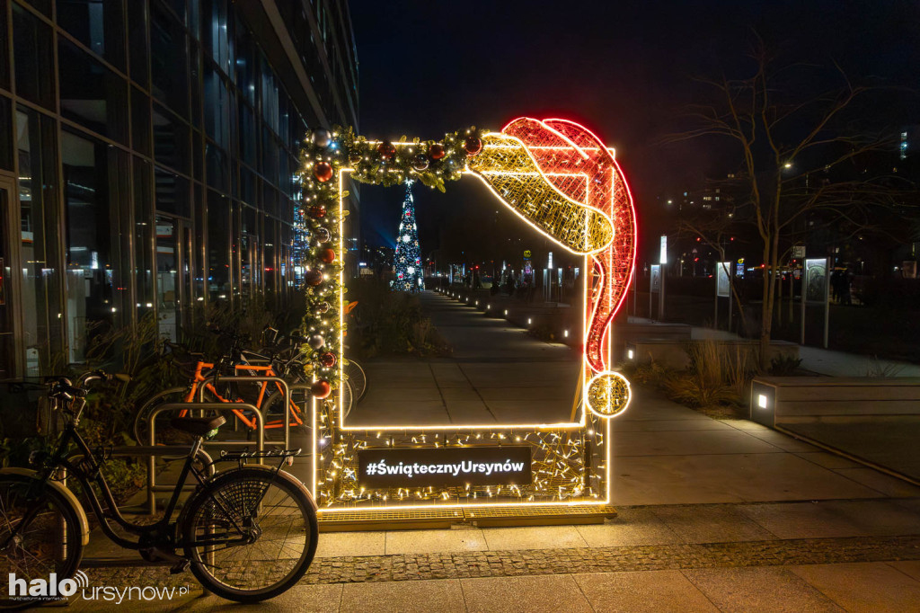 Ursynowski ratusz w świątecznej odsłonie