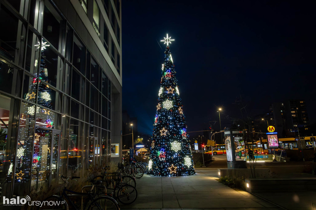 Ursynowski ratusz w świątecznej odsłonie