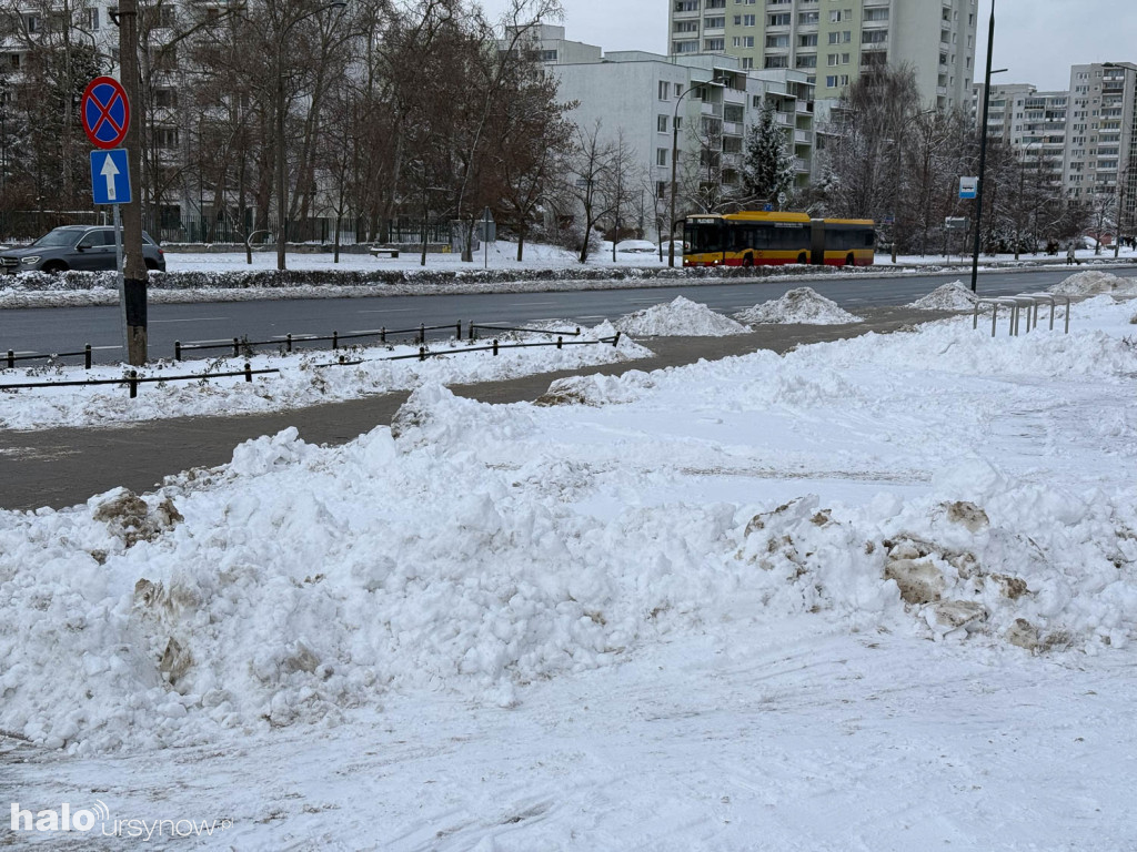Przedłużający się remont chodnika na Gandhi
