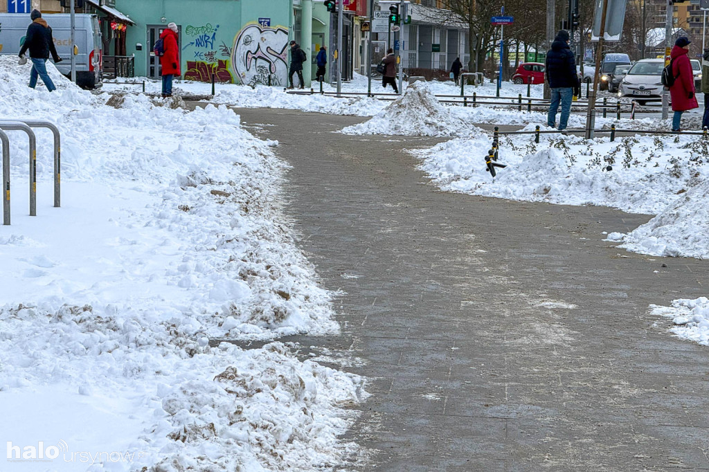 Przedłużający się remont chodnika na Gandhi