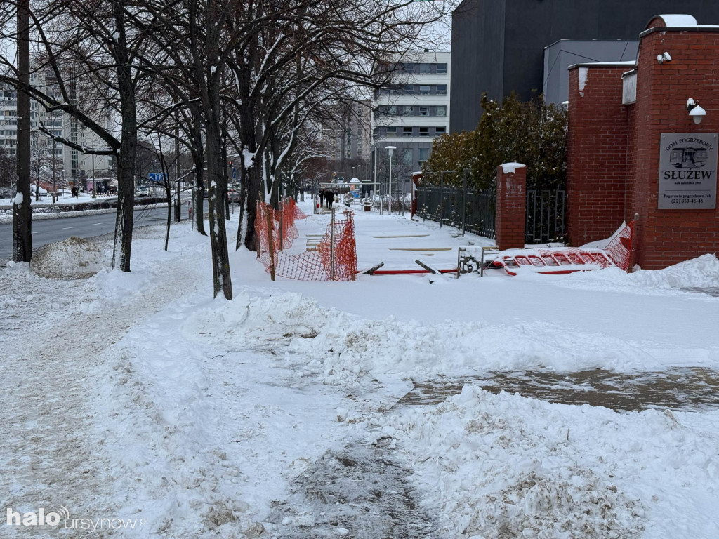 Przedłużający się remont chodnika na Gandhi