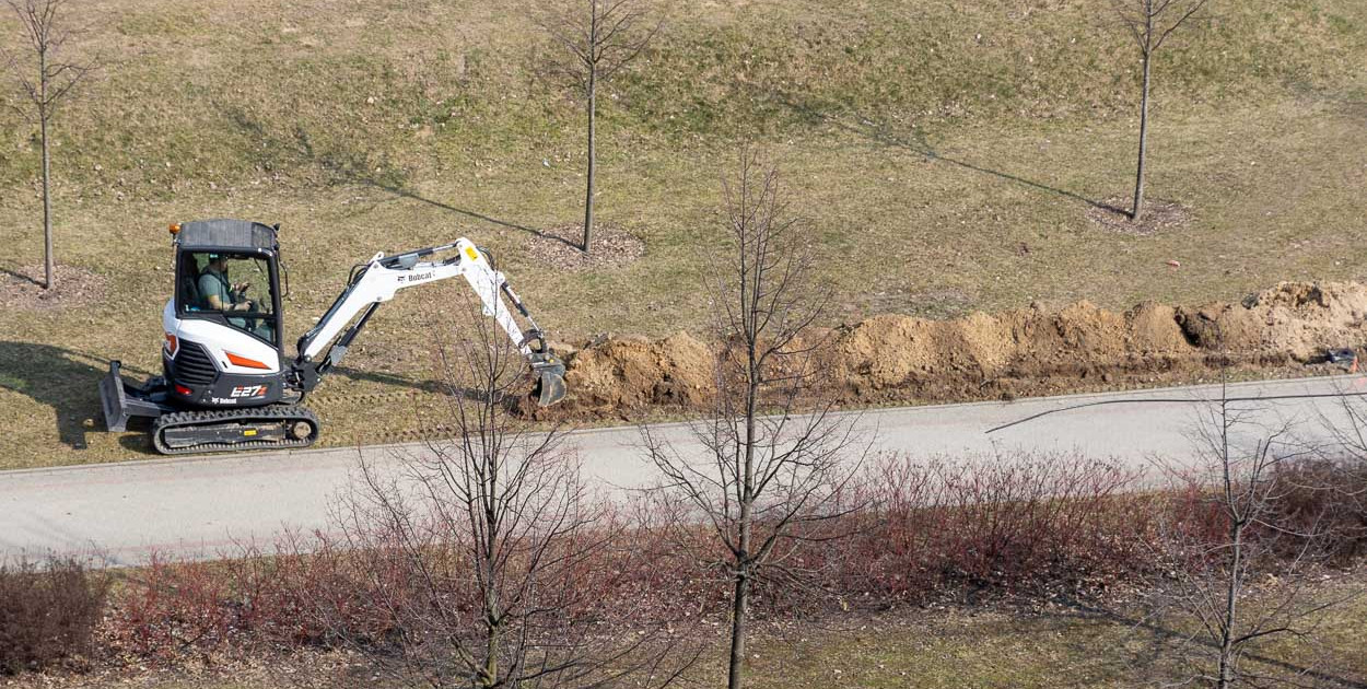 Nowe latarnie przy Alei KEN