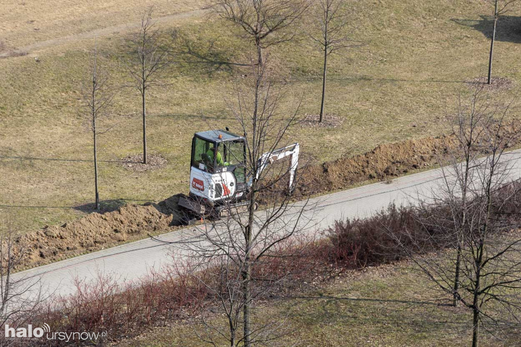 Nowe latarnie przy Alei KEN