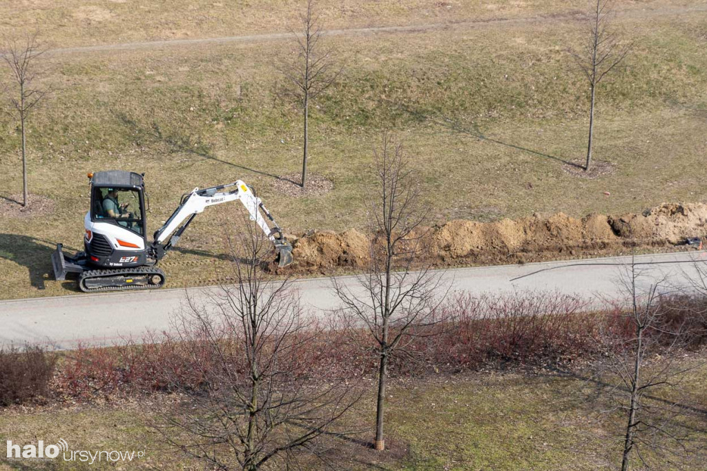 Nowe latarnie przy Alei KEN