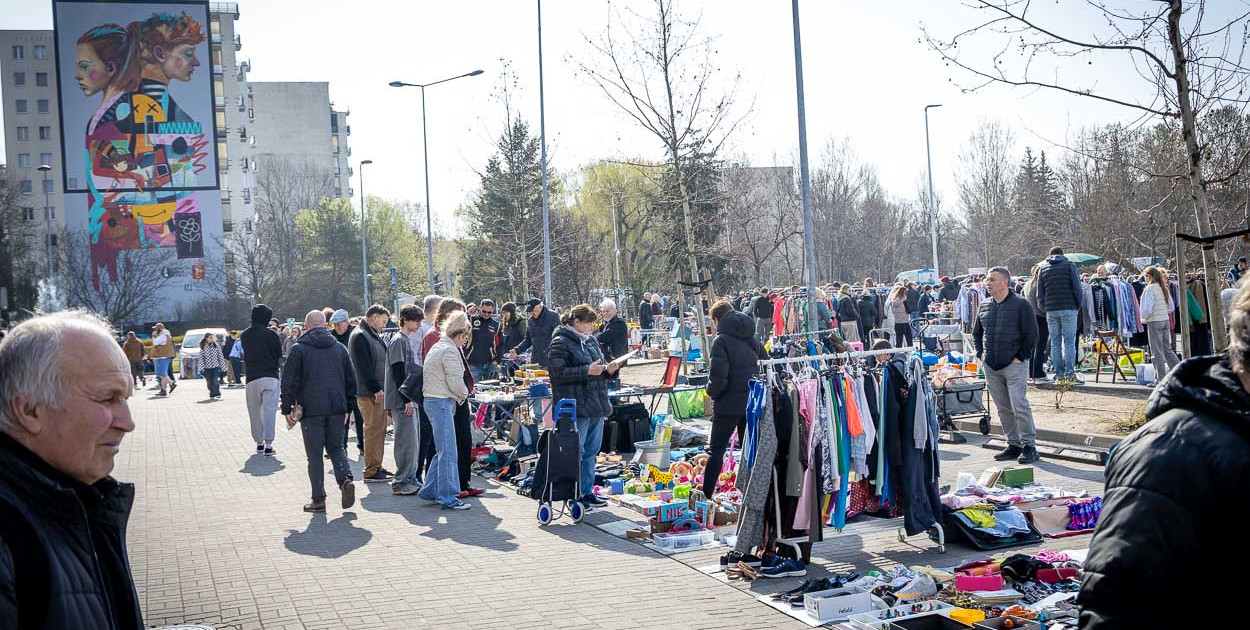 Tłumy na pierwszej garażówce