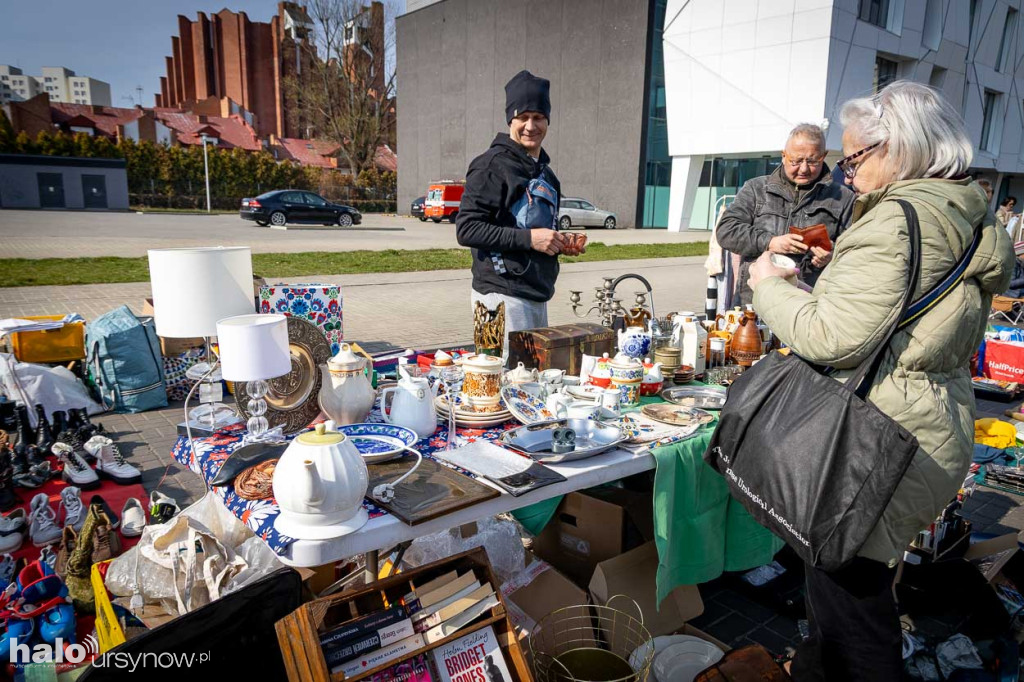 Tłumy na pierwszej garażówce