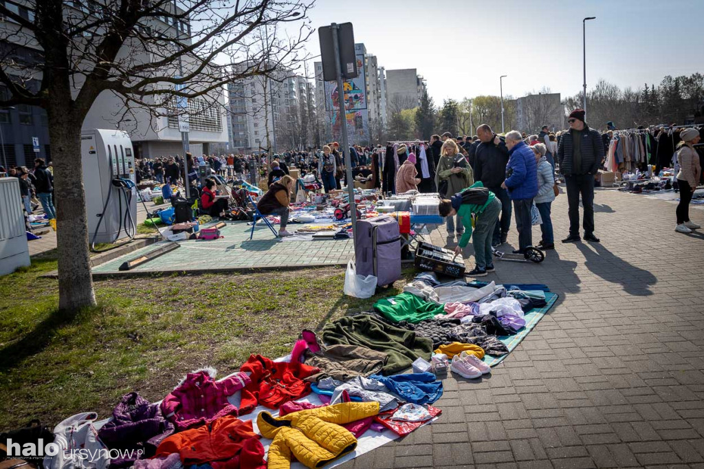 Tłumy na pierwszej garażówce